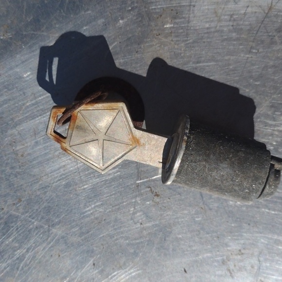 VintageFord& Chrysler Ignition Metal Keys and Lock Set - Picture 3 of 4